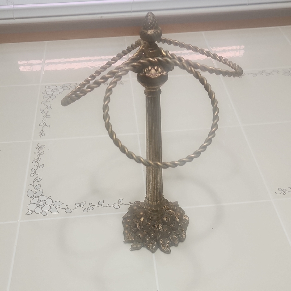 Elegant Gold Towel Holder